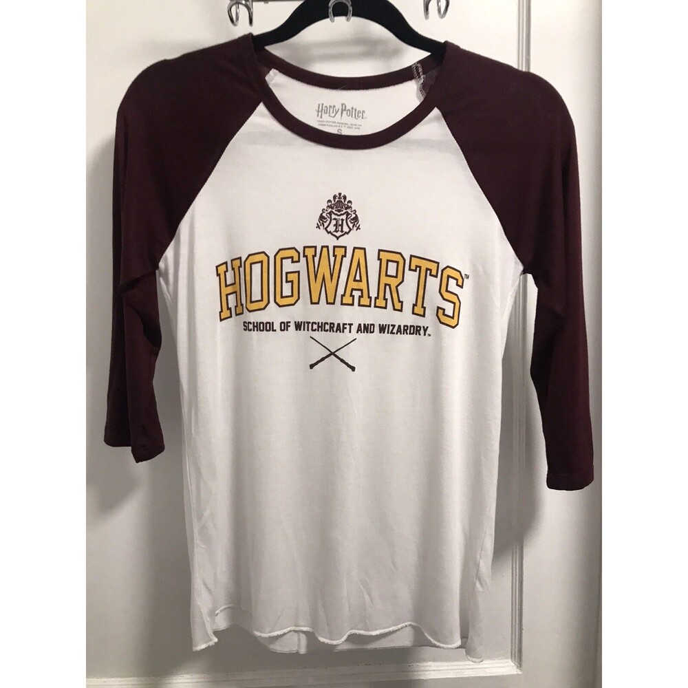 Harry Potter T-shirt Hogwarts School Of Witchcraft and Wizardry Small Maroon